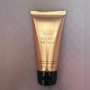 VICTORIA’S SECRET | Mini Velvet Petals Fragrance Lotion